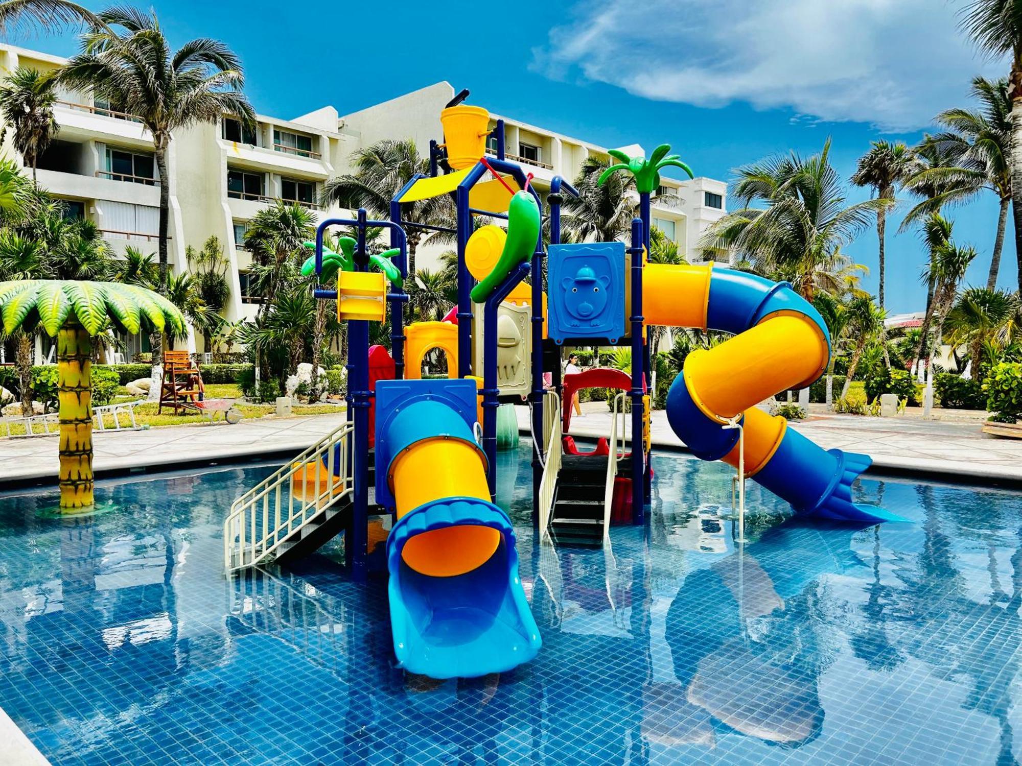 Solymar Condos On The Beach Cancun Bagian luar foto